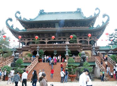 Lễ hội tâm linh Đi Chùa: Hành trình tìm kiếm bình an và an lạc